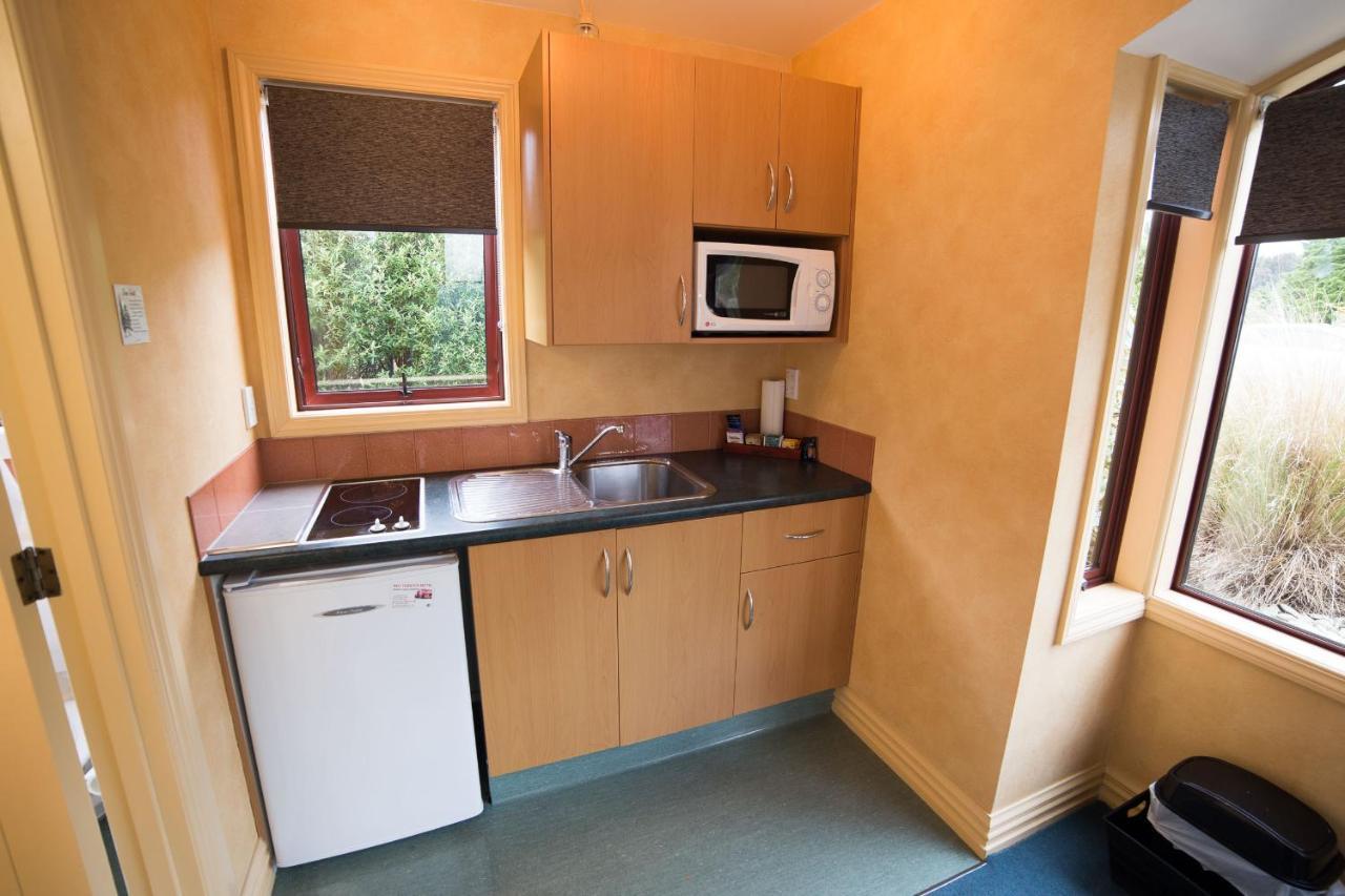Red Tussock Motel Те Анау Екстериор снимка
