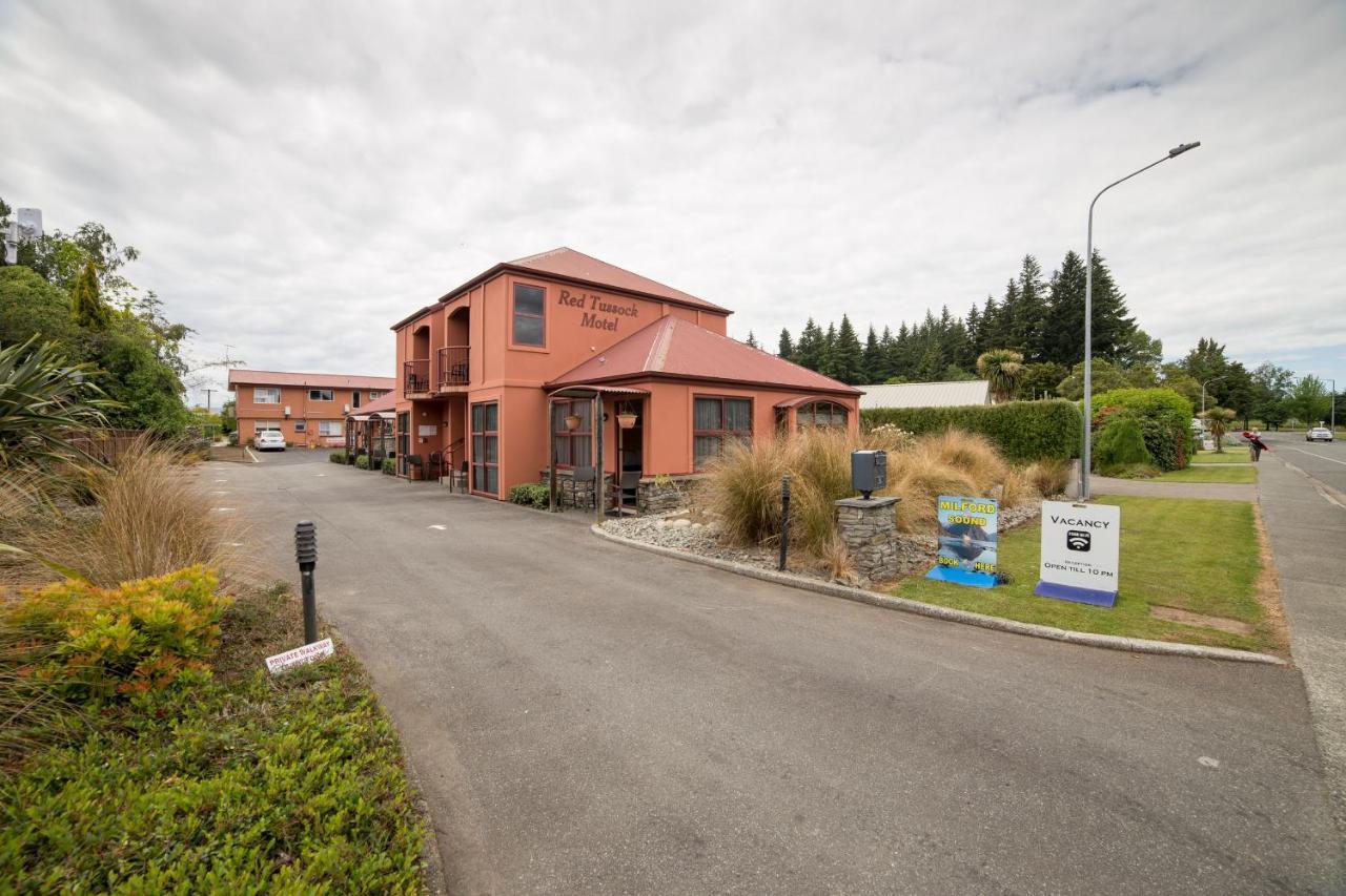 Red Tussock Motel Те Анау Екстериор снимка